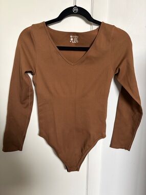 Long Sleeve V-Neck Bodysuit in Brown